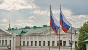 ロシア国旗と教会のゴールデンドーム