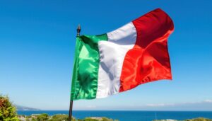 青空を背景に掲げられたイタリア国旗