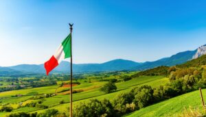 緑の山々を背景に掲げられたイタリア国旗