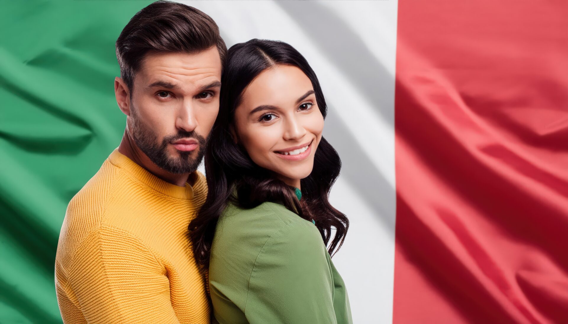 イタリア国旗を背景にしたカップル