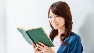 本を読む女性（ブルードレス）