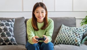 ゲームで遊ぶ少女