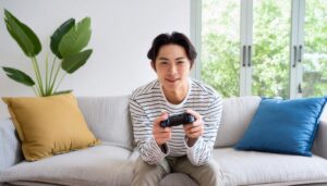 リラックスしてゲームをする大人