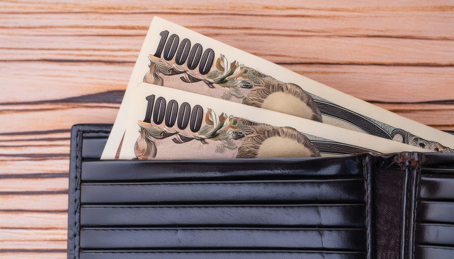 黒い財布に入った一万円札
