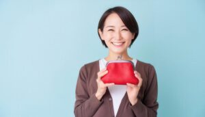 赤い財布で家計を管理するイメージ