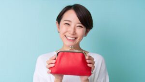 赤いがま口で貯金をイメージ