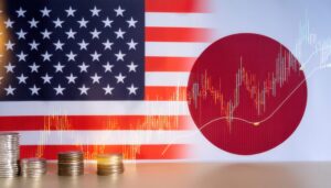 日米の旗を背景に積み上がるコイン