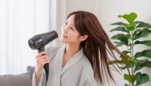 ヘアドライヤーを使う女性7
