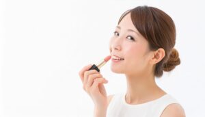 リップを持つ女性1