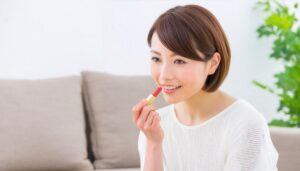 リップを持つ女性11