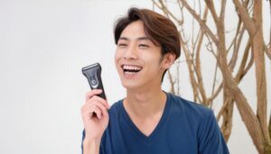シェーバーを持つ男性3