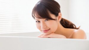 バスタブで頬杖をつく女性