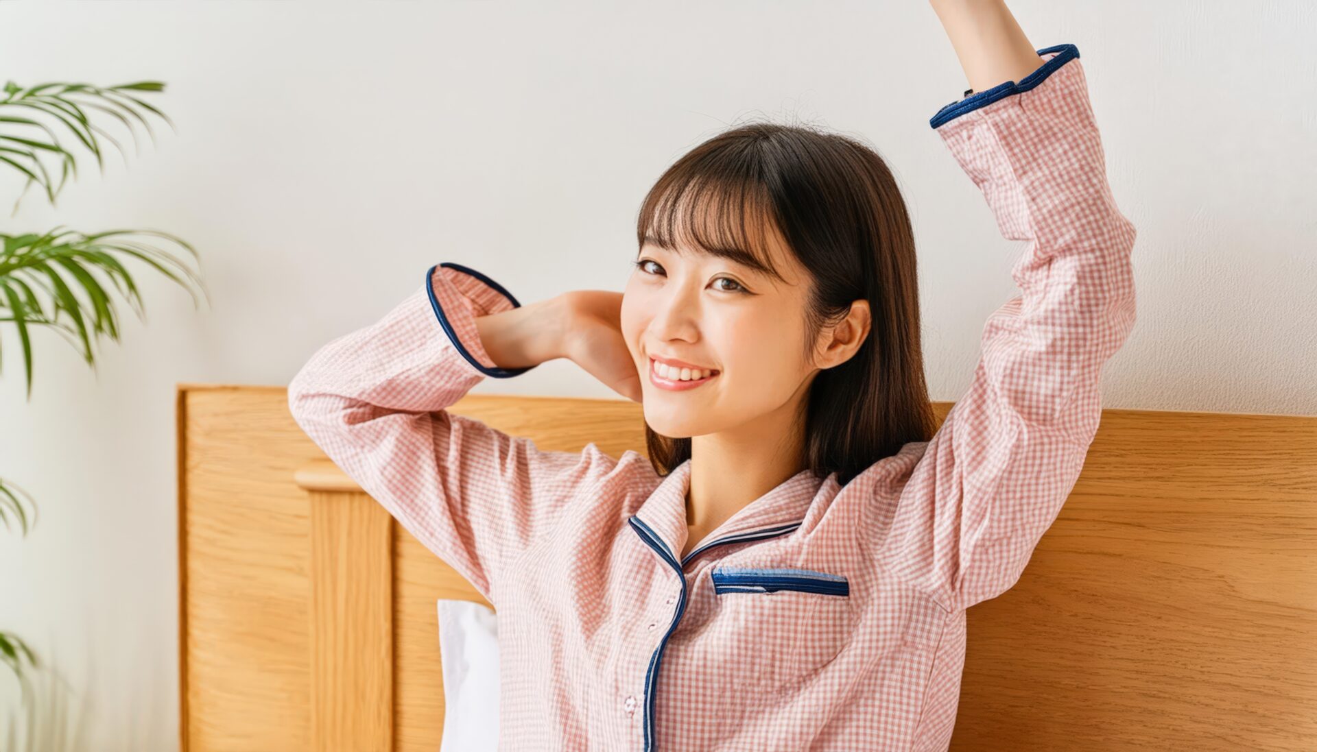 早起きしてストレッチをしている女性