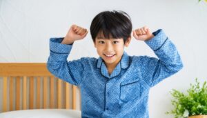 朝を楽しむ子供