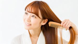 櫛で髪をとかす女性2