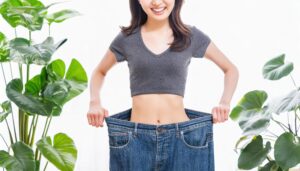 ダイエットの成果を見せる女性6