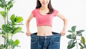 ダイエットの成果を見せる女性7