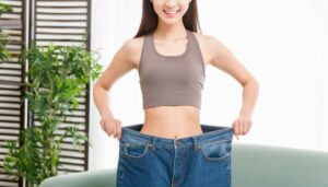 ダイエットの成果を見せる女性8