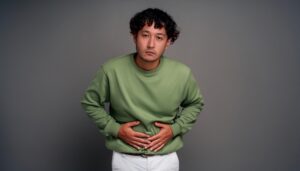 緑の服を着た男性