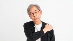 肩こりに悩む男性