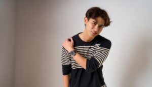 肩こりに悩む男性