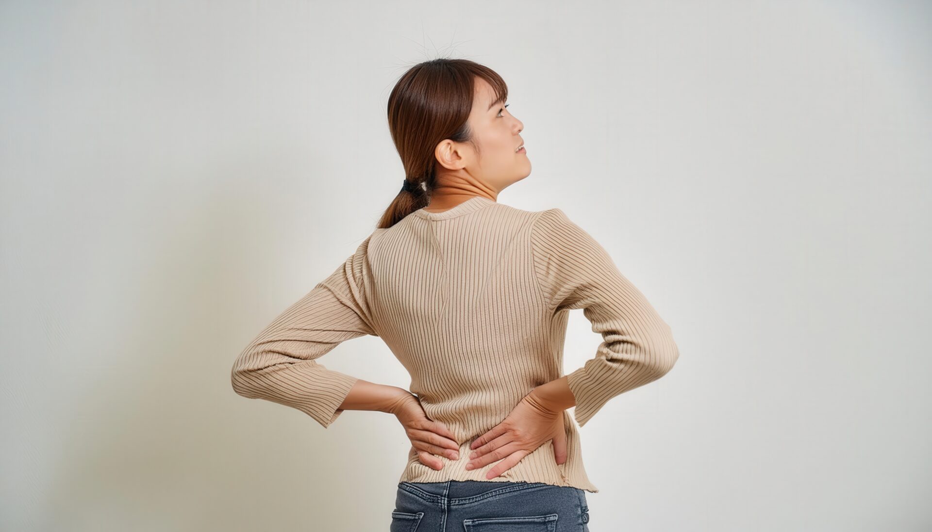 腰痛を訴える女性1