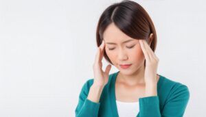 頭痛に苦しむ女性
