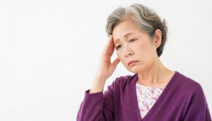 頭痛に悩む高齢女性