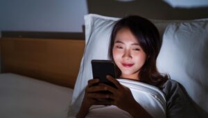 寝ながらスマホ4