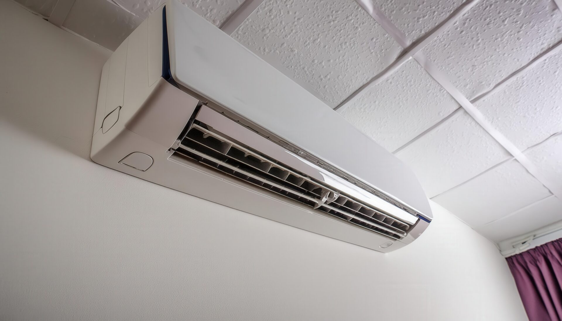 部屋の中にあるエアコン