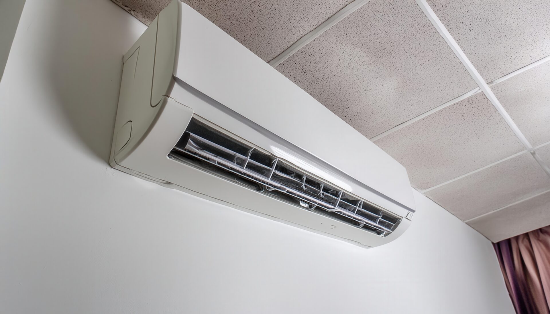 部屋の中にあるエアコン