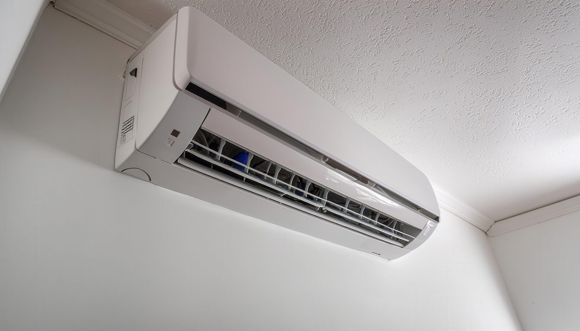 部屋の中にあるエアコン