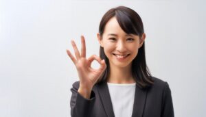 白背景でOKサインをするビジネスパーソン