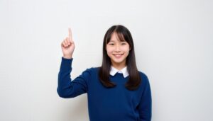 青いセーターで上を指さす子