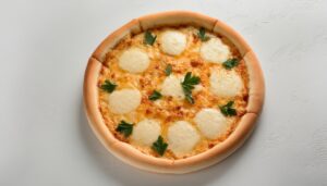 チーズピザとトッピング