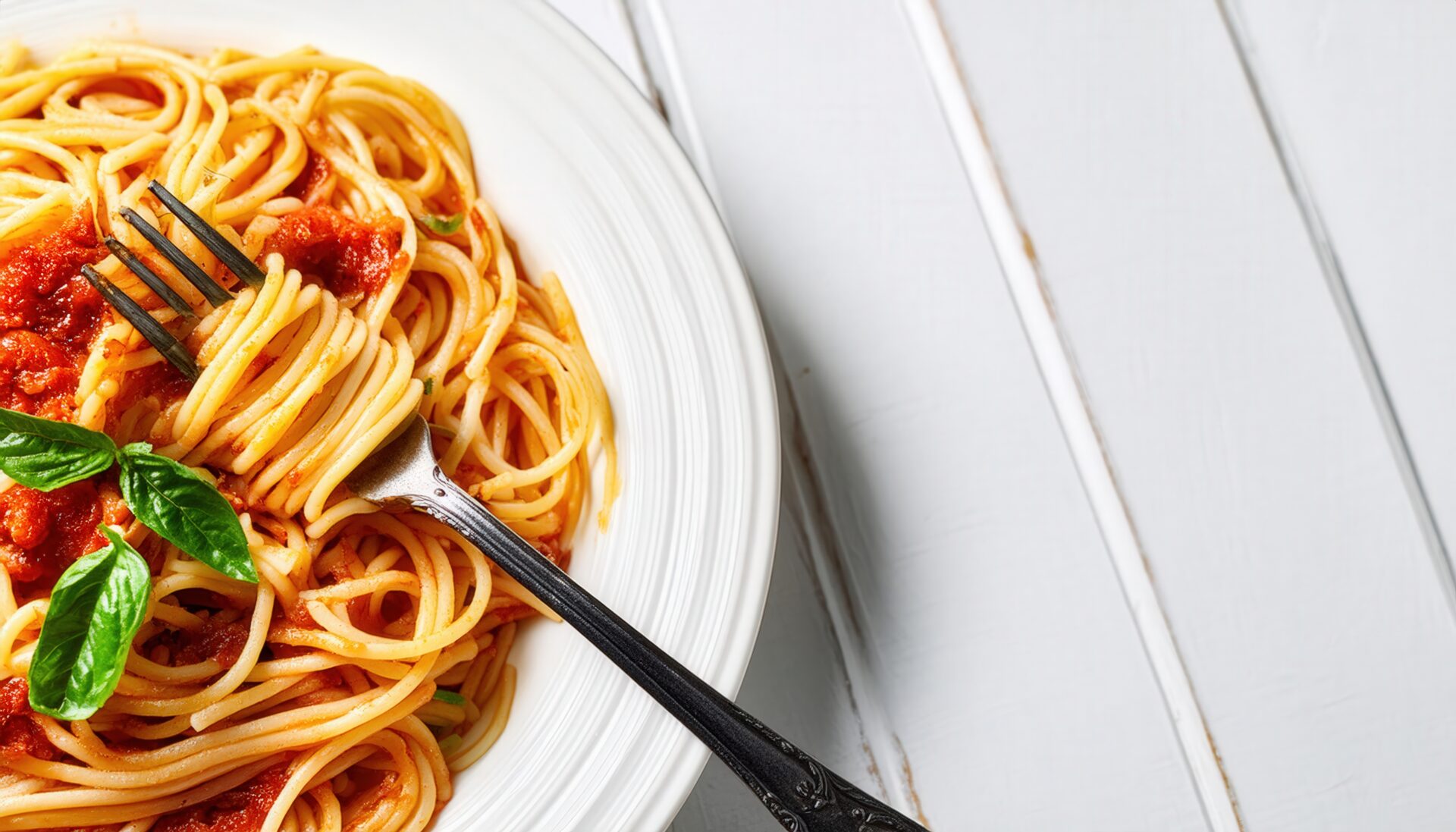 フォークを巻いたスパゲッティ
