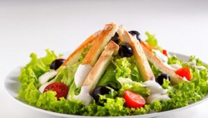 クルトンサラダ（盛り付け）