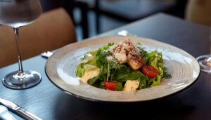 チーズとクルトンのサラダ