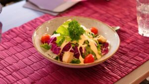 クルトンとトマトのサラダ