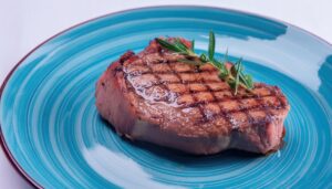 ハーブ添えステーキ