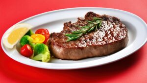 ステーキと野菜添え