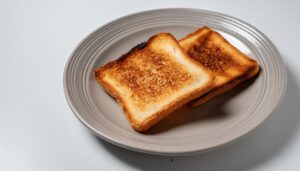 グレー皿のトースト2枚