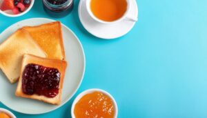 トーストとフルーツの朝食