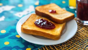 ジャムトーストの朝食