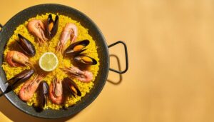 レモン添えのパエリア