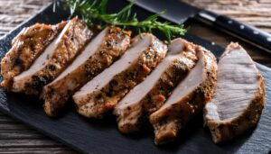 黒板プレートのハーブチキン