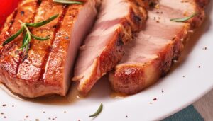 ジューシーな焼き豚のアップ