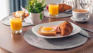 食セット（クロワッサンとトースト）