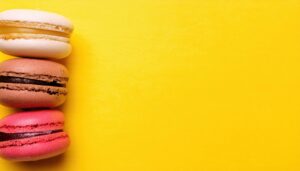 積み重なった3つのマカロン