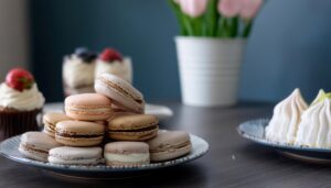 マカロンとカップケーキのテーブル